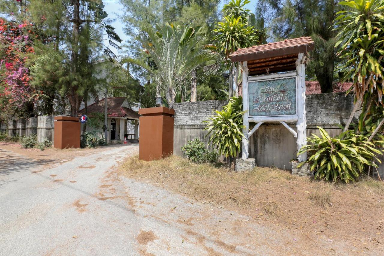 Villa Danialla Beach Resort Kampong Ayer Terjun Pinang Eksteriør billede