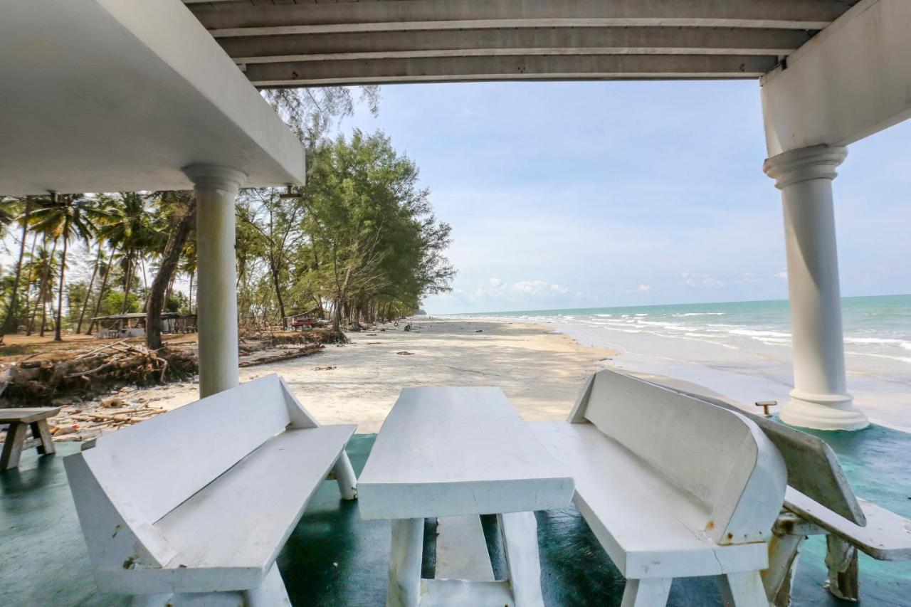 Villa Danialla Beach Resort Kampong Ayer Terjun Pinang Eksteriør billede